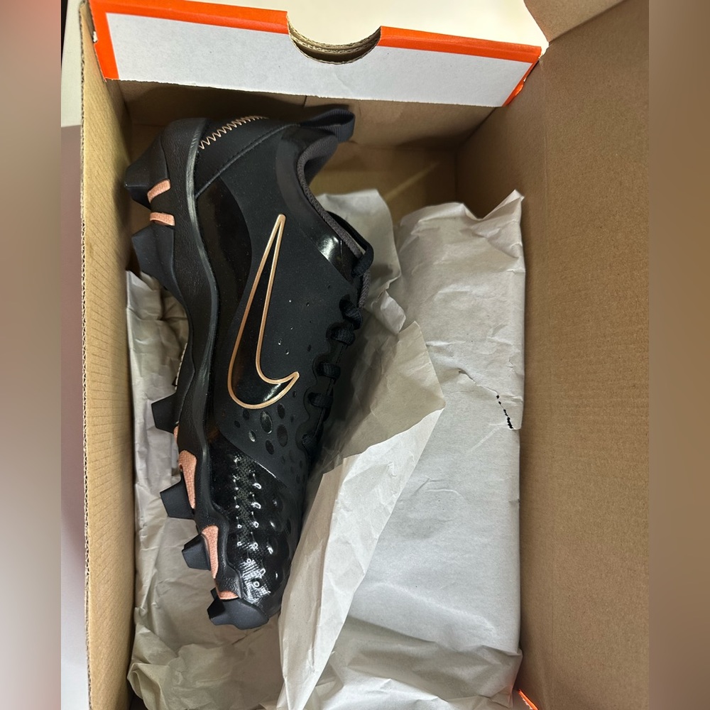 Nike softball cleats